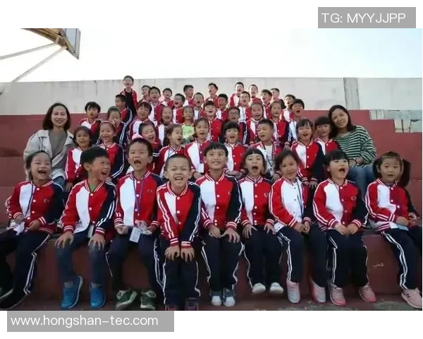 中国足球明星的快乐时光与奋斗历程展现青春活力与团队精神